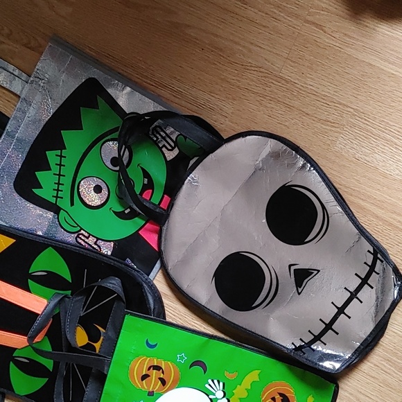 8 kids trick or treat bags - Picture 3 of 4
